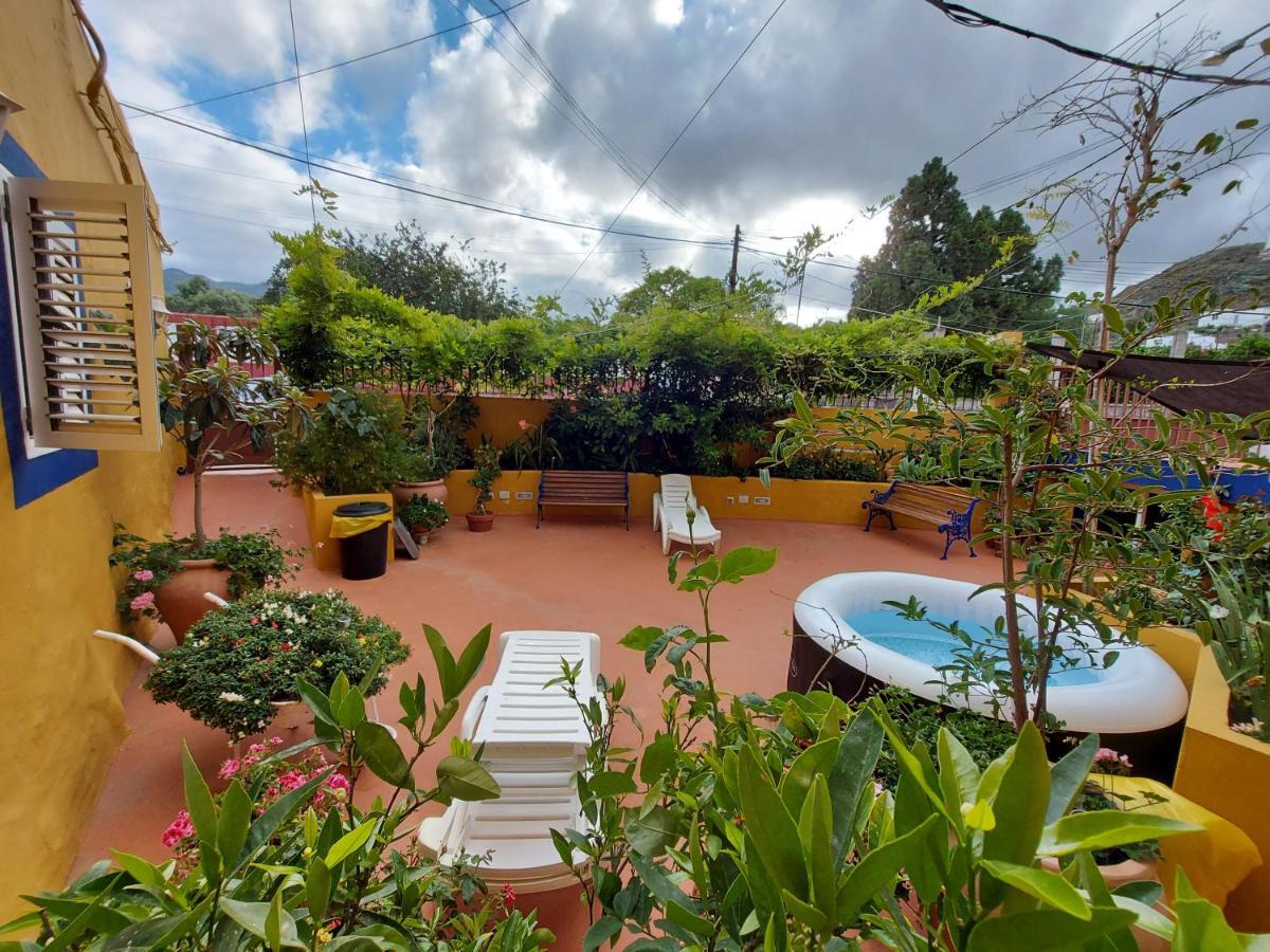Casa Maestro Lelo - Acogedora Casa Rural Canaria Con Patios Y Jardines De Flores Las Palmas Exterior photo