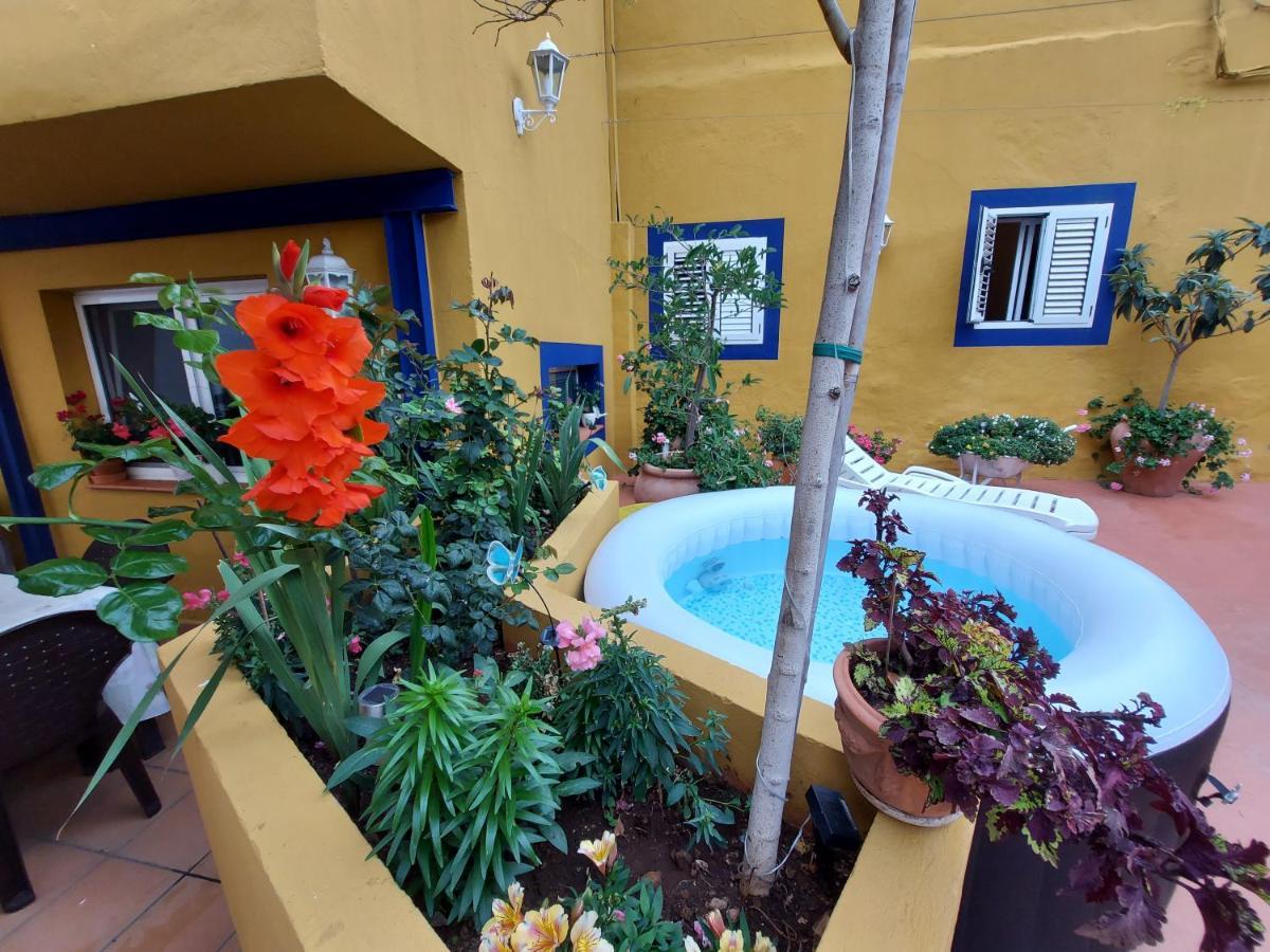Casa Maestro Lelo - Acogedora Casa Rural Canaria Con Patios Y Jardines De Flores Las Palmas Exterior photo